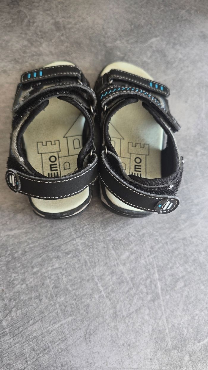 💙🤩😍superbes Sandales  de sport pointure 26 garçon 💙🤩😍 - photo numéro 4