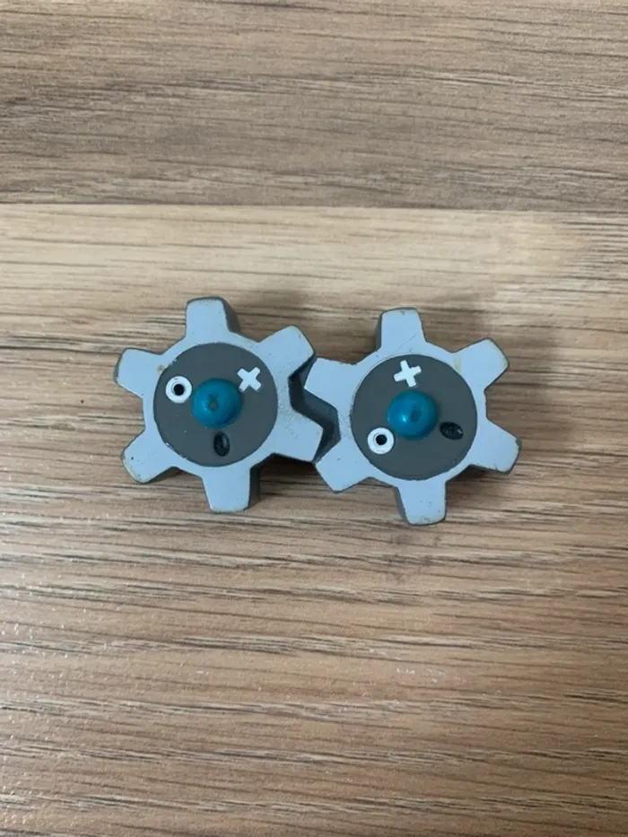 🪵 Petite figurine Pokémon – Tic (Timburr) 🪵
