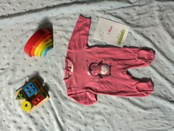 pyjama grenouillère en velours rose impression pingouin devant 1 mois pat et ripaton