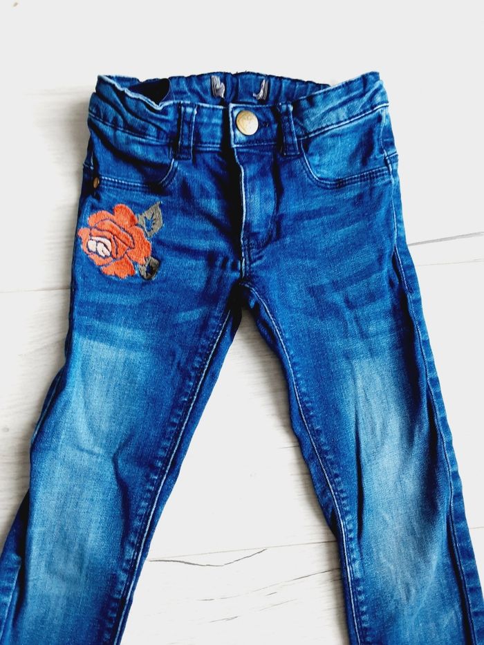 Vêtement fille pantalon jean bleu motif rose 4 ans - photo numéro 2