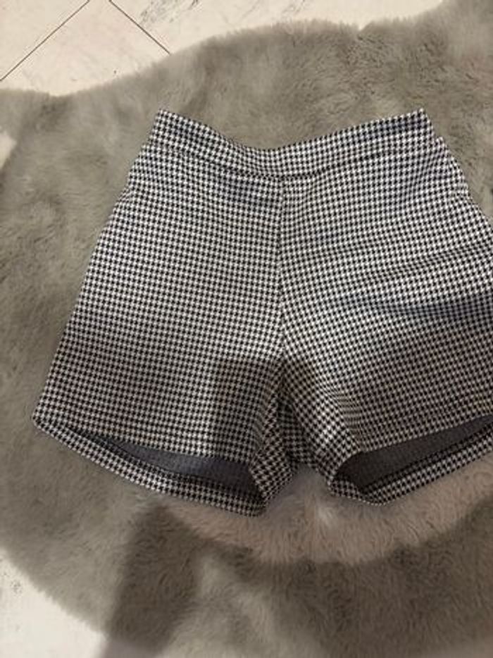 Short fille et femme