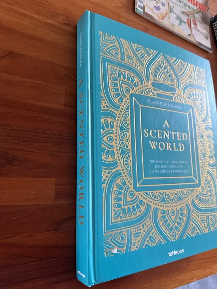 Livre à scented world - photo numéro 2