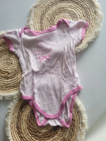 body manches courtes taille 24mois