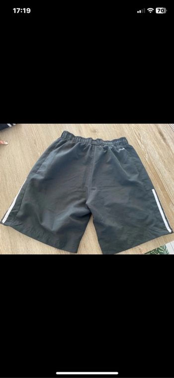 Short de sport. - photo numéro 3