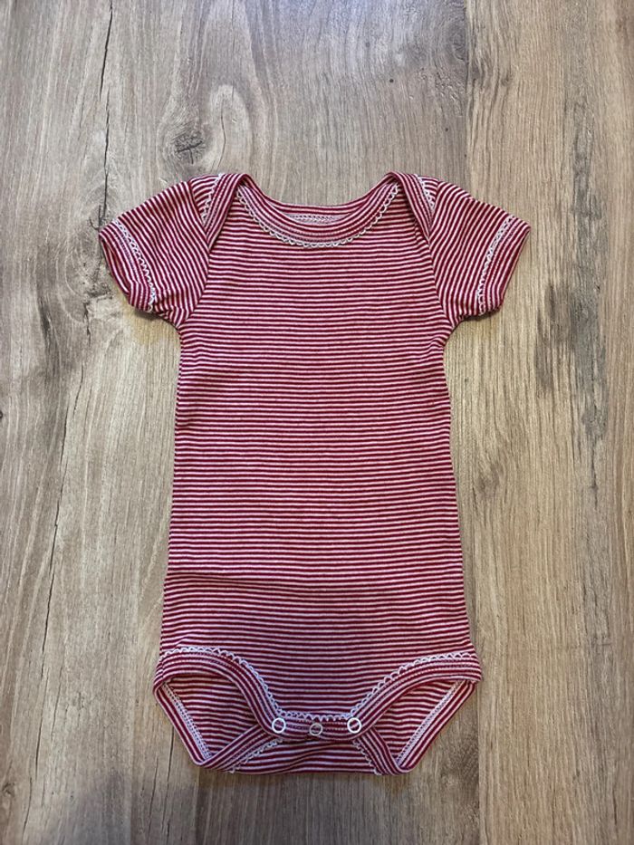 Lot 4 bodies manches courtes 3 mois Petit Bateau - photo numéro 5