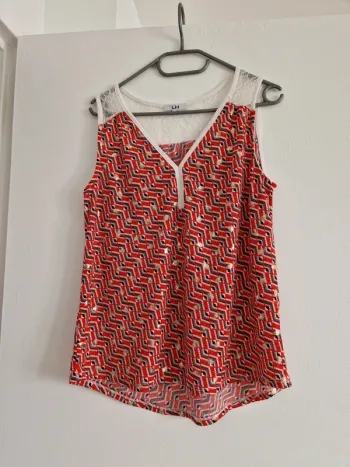 Blouse manches courtes rouge avec motifs