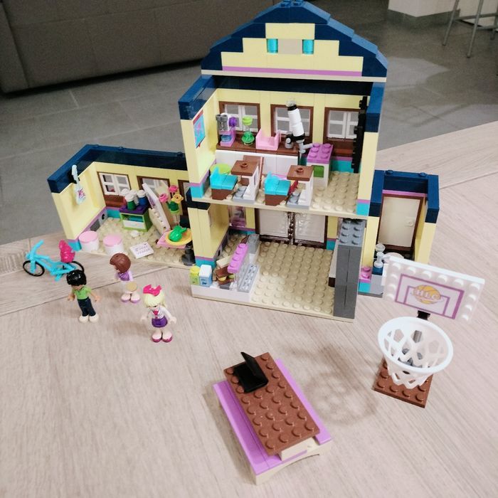L école de heartlake city Lego Friends