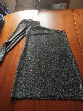 Robe femme avec une manche taille L bon état 3.80