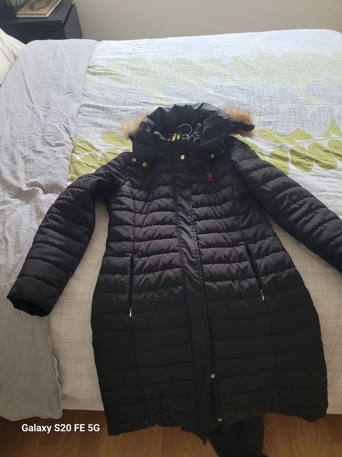 Je mis en vente  une belle doudoune très bonne état très peu porté