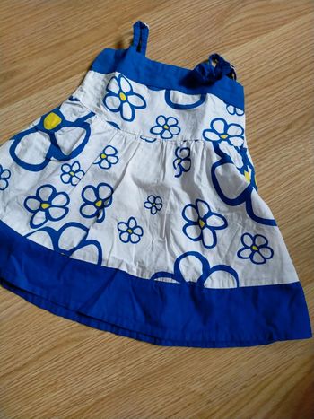 Très jolie robe fleurie 12 mois