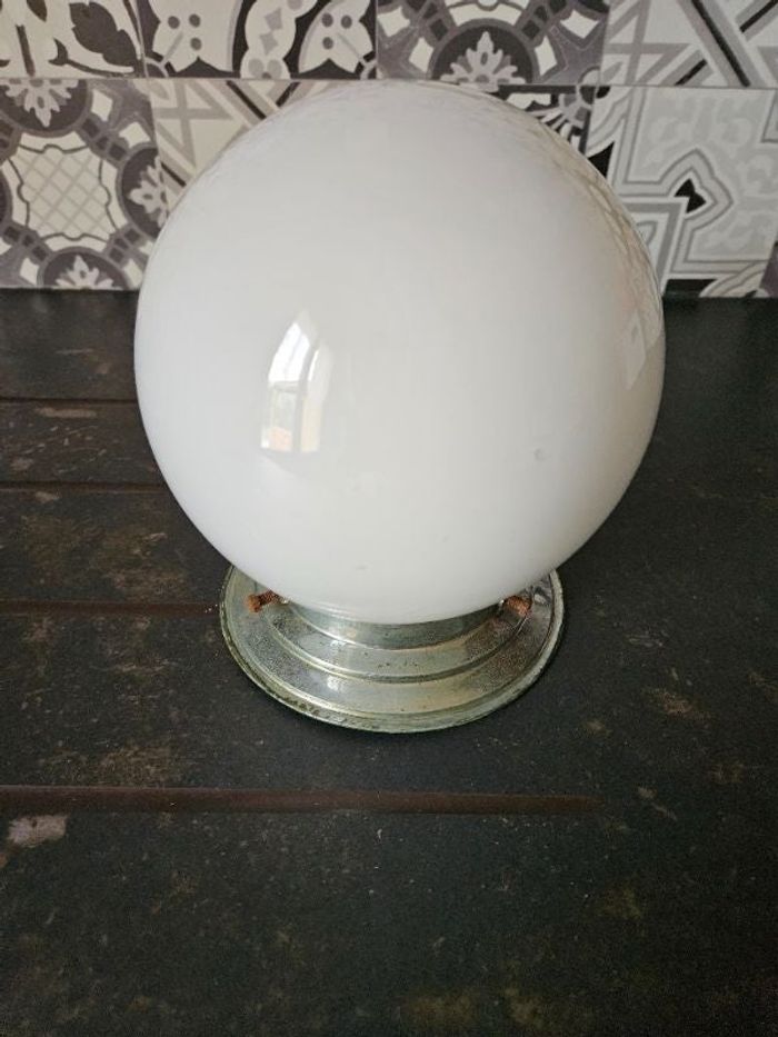 Plafonnier boule opaline