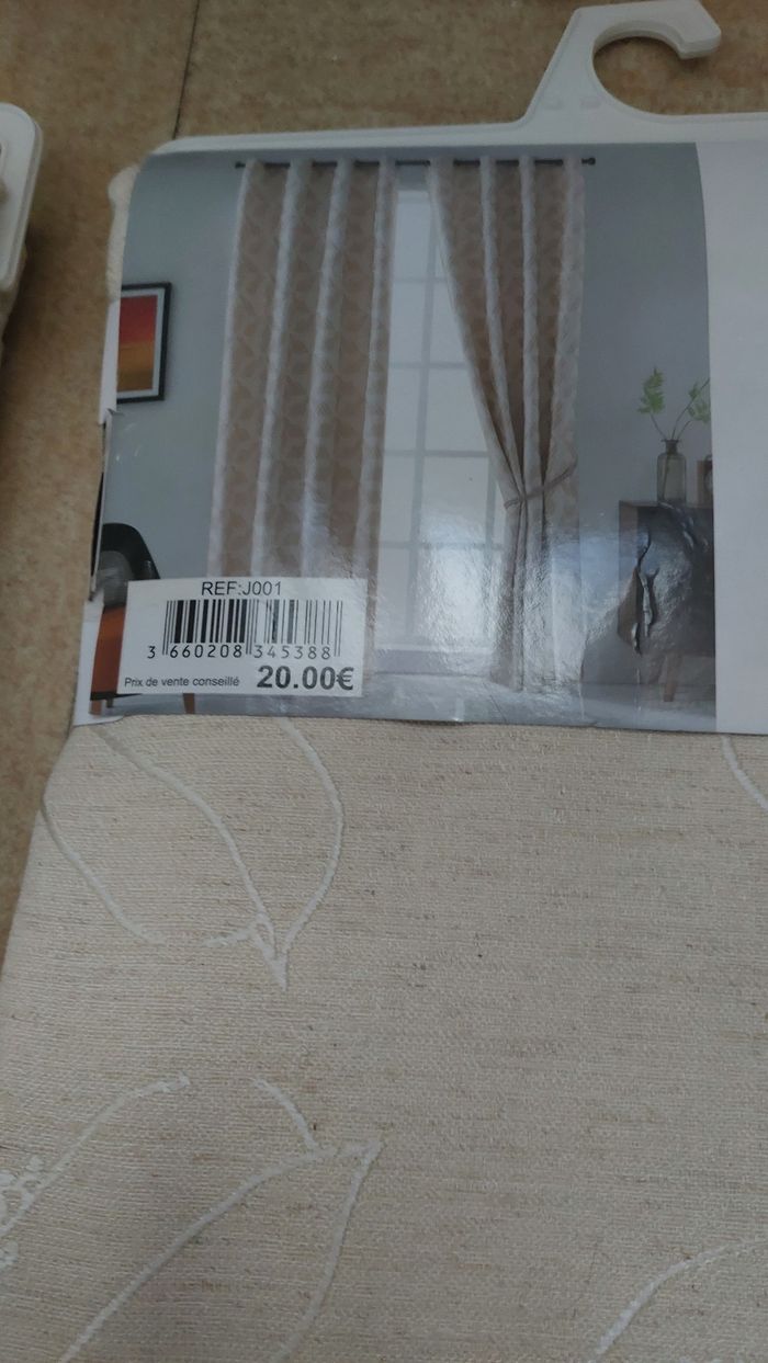 2 rideaux beige 140×250cm neufs avec emballage  prix fixe SVP !! Prix des 2 à 24.90€ au lieu de 40€o - photo numéro 3