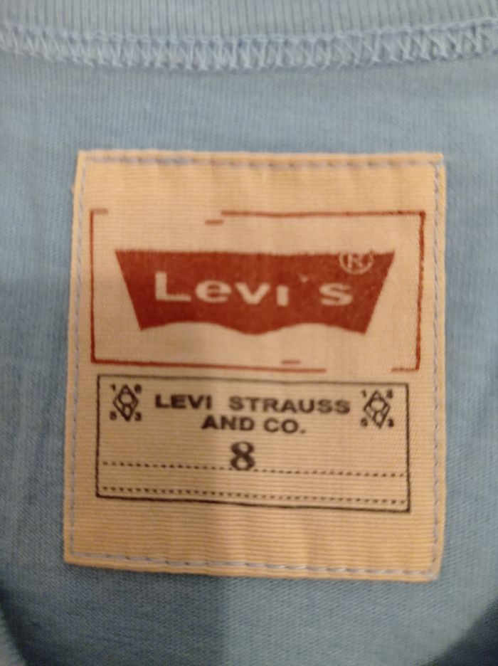 Polo marque Levi's couleur bleu ciel voir photos taille 8 ans - photo numéro 3