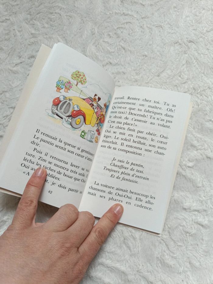 Livre enfant Oui oui et le chien qui saute Bibliothèque mini rose premières lectures Hachette - photo numéro 2