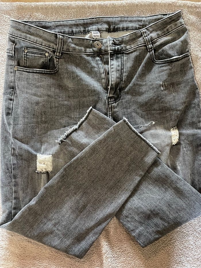 Jean femme gris/noir déchiré – Taille 46 / 3XL - photo numéro 3