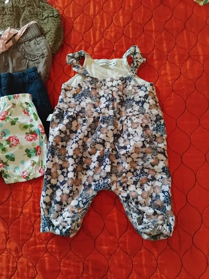 Caisses de vêtements fille 1mois - photo numéro 14