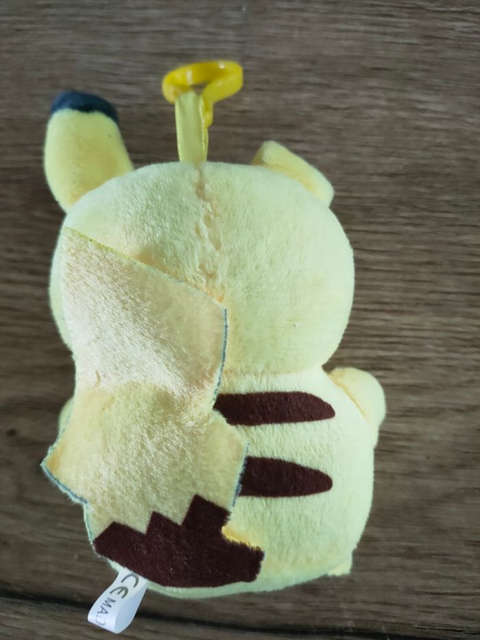 Porte-clé peluche Pikachu - photo numéro 2