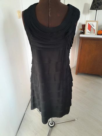 Jolie petite  robe noire de soirée Jacqueline riu