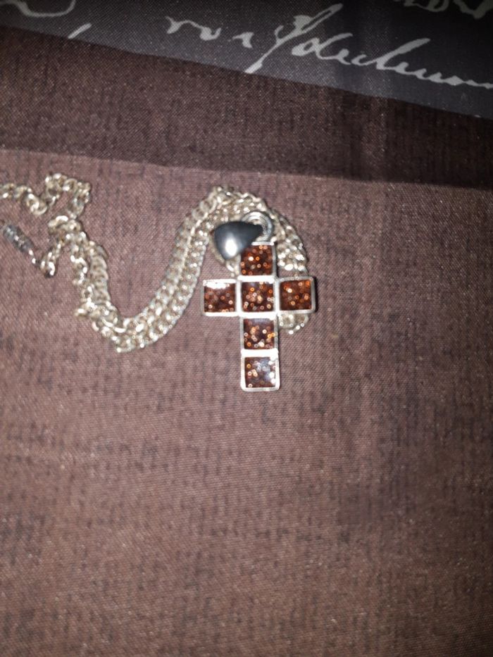 Chaine et croix en pendentif - photo numéro 3