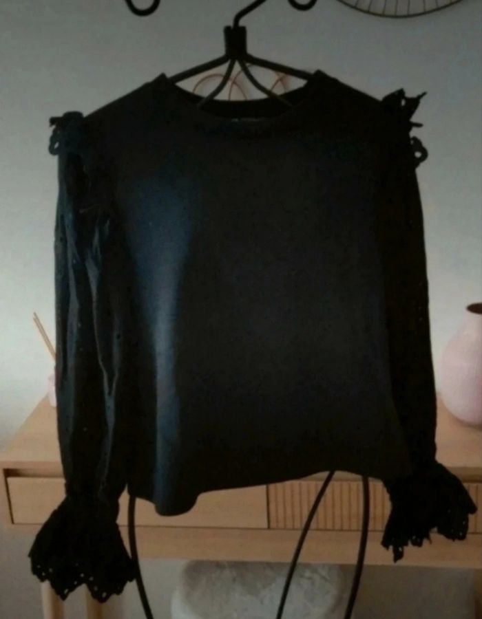 Sweat noir Zara taille M.
