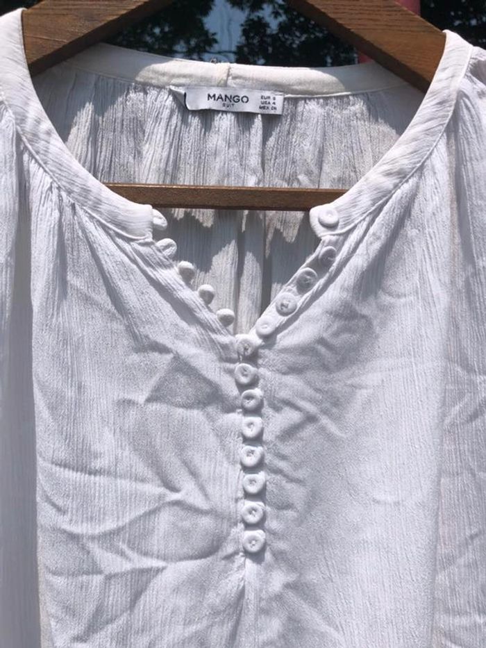 👚 Blouse tunique Mango longue, large et ample à col V et à manches longues avec détails boutons - photo numéro 9