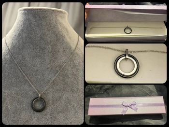 Collier femme acier inoxydable argenté et noir neuf dans sa boîte cadeau