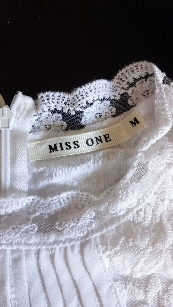 Robe blanche en dentelle – Miss One – Taille M - photo numéro 4