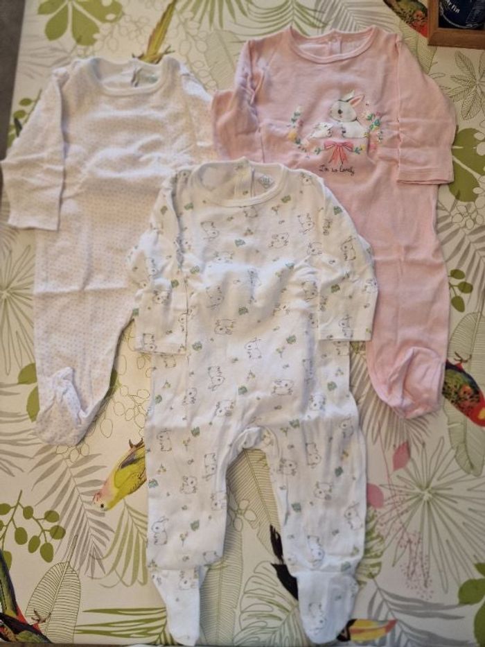 Lot de 3 pyjamas taille 9mois
