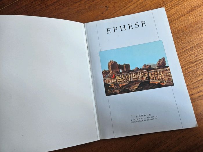 "Ephèse".
64 pages.
ISBN : 975.8212.08.7.
En l'état - photo numéro 3