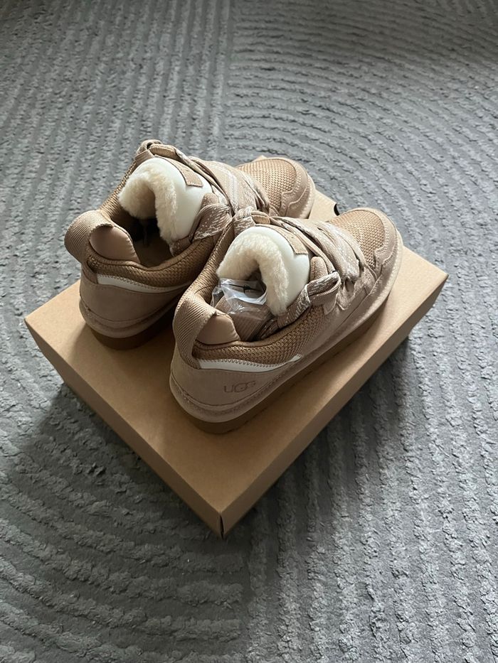 UGG Lowmel Sand / Beige Taille 39 - photo numéro 4