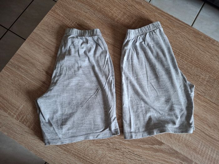 Lot 2 shorts 7/ 8 ans - photo numéro 2