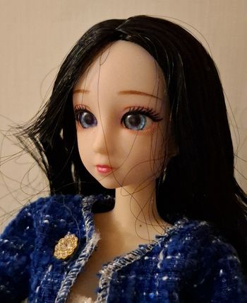 Poupée chic tailleur bleu