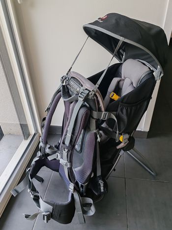 Porte bébé Randonnée Deuteur Kid Comfort 1 Plus Noir avec Reposes Pieds