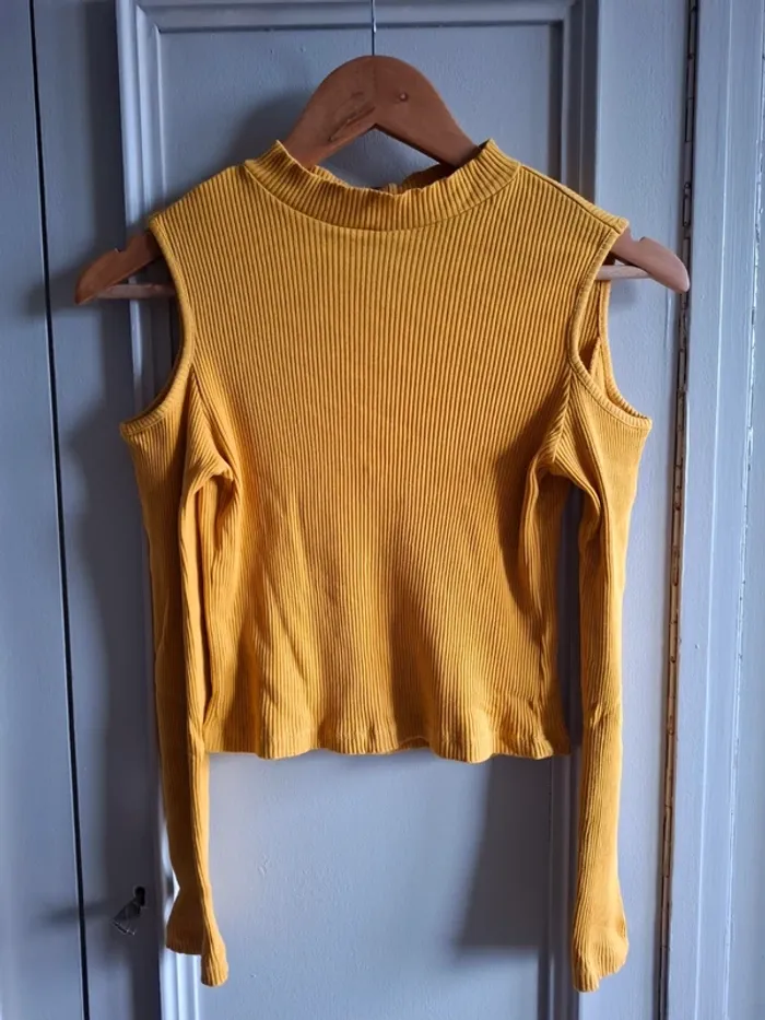 Pull épaules dénudées court