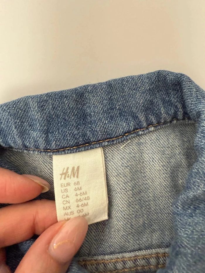 Veste en jeans H&M baby taille 4-6 mois, 68 cm bleue comme neuve - photo numéro 2