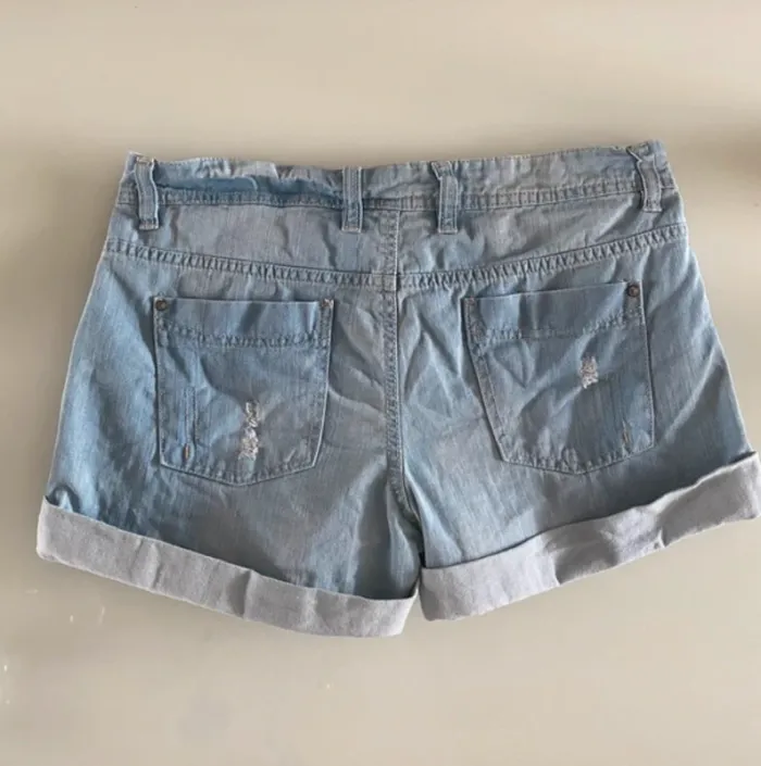 Short en jeans neuf taille 40 - photo numéro 2