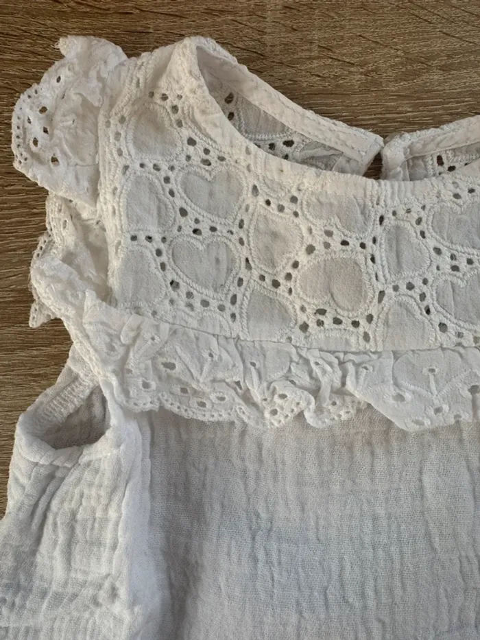 Combinaison blanche avec dentelle La Redoute 9 mois Neuf - photo numéro 3