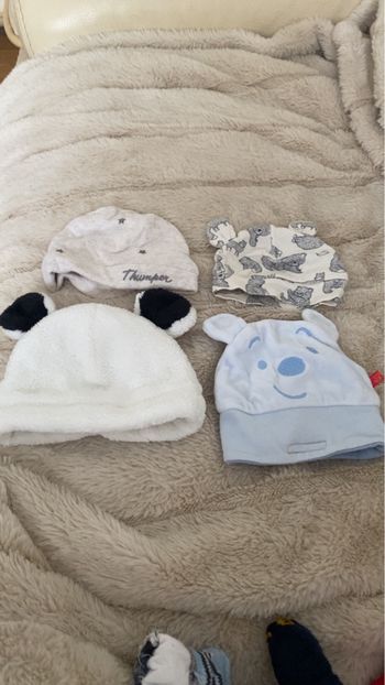 Lot de bonnets 
