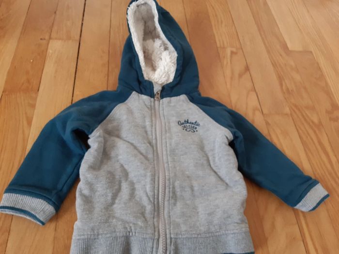 Sweat zippé à capuche Kiabi (24M)