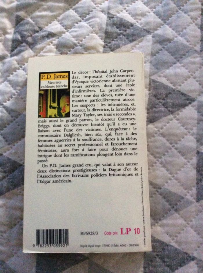 #meurtres en blouse Blanche PD James. ) - photo numéro 3