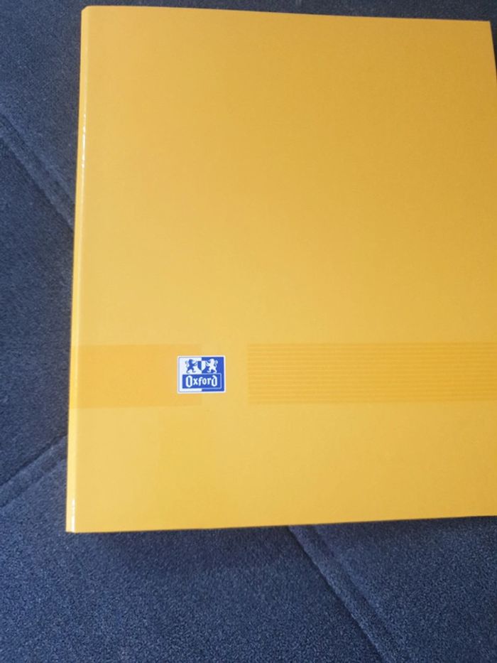 Neuf classeur jaune marque Oxford