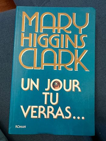 Grand livre Mary Higgins Clark policier Un jour tu verras roman