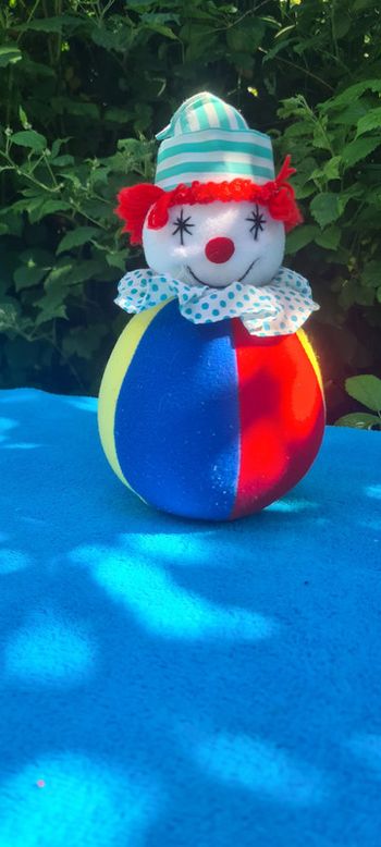 clown culbuto balle multicolore cirque