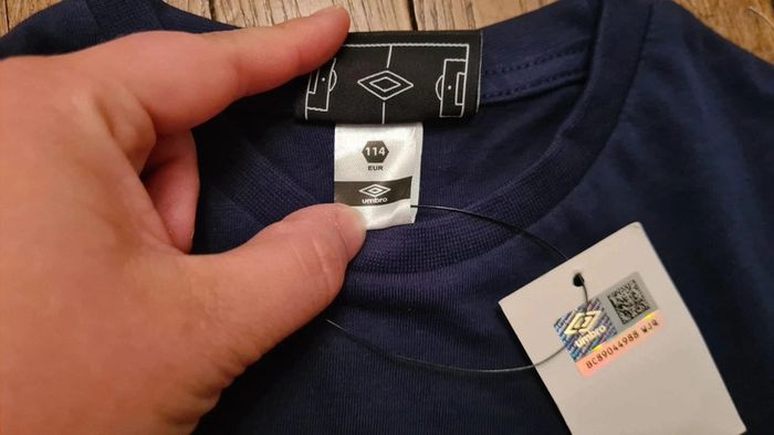 T-shirt neuf avec étiquette umbro 6 ans - photo numéro 4