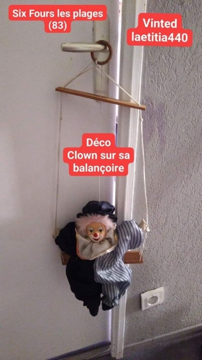 Bibelot Clown En Céramique - Suspendu Sur Balançoire - Vintage - Très Bon état