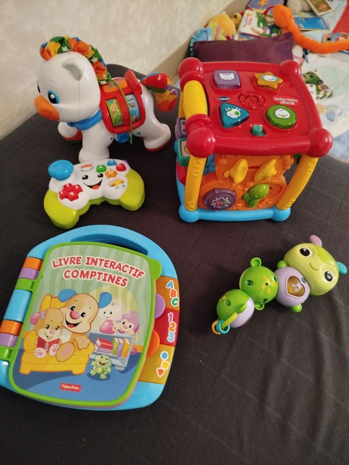 Jouets bébé. Piano de Lit ,jouets activités musicales livre et autres - photo numéro 5