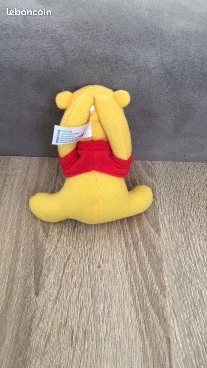 Petite peluche Grelots Winnie l’Ourson Tomy Disney 12 cm - photo numéro 2
