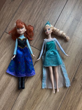 Barbie Anna qui chante et Elsa reine des neiges