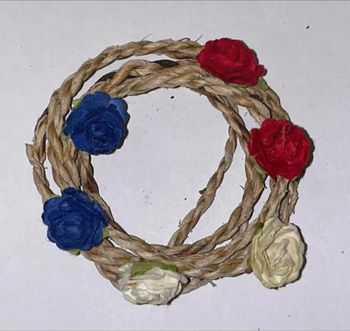 Couronne florale bleu blanc rouge