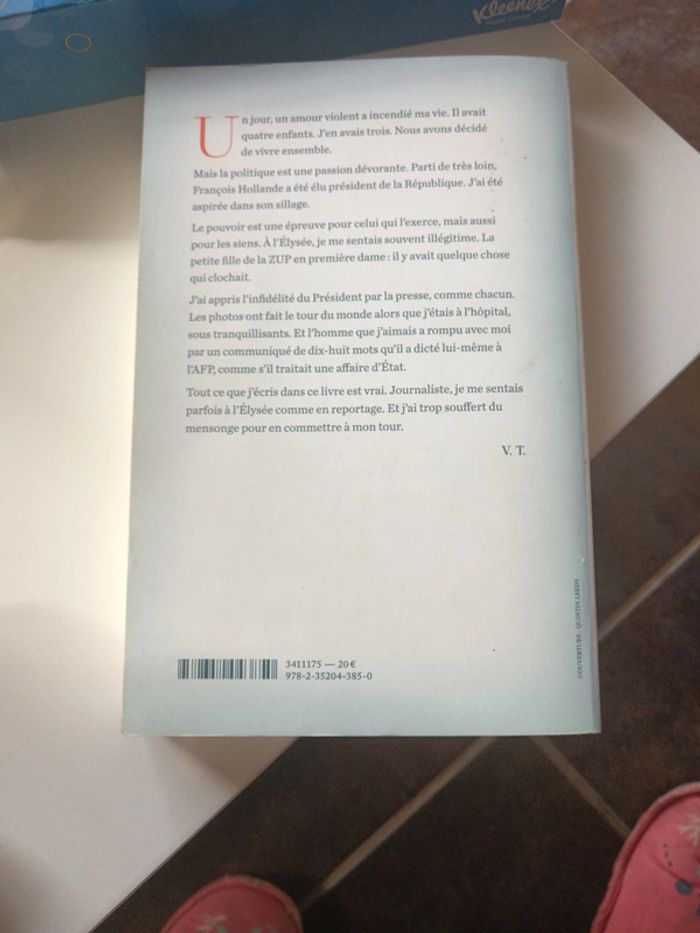 Livre Merci pour ce moment de Valérie Trierweiler - photo numéro 2